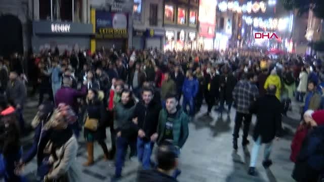 Taksim'de yeni yıla böyle girdiler