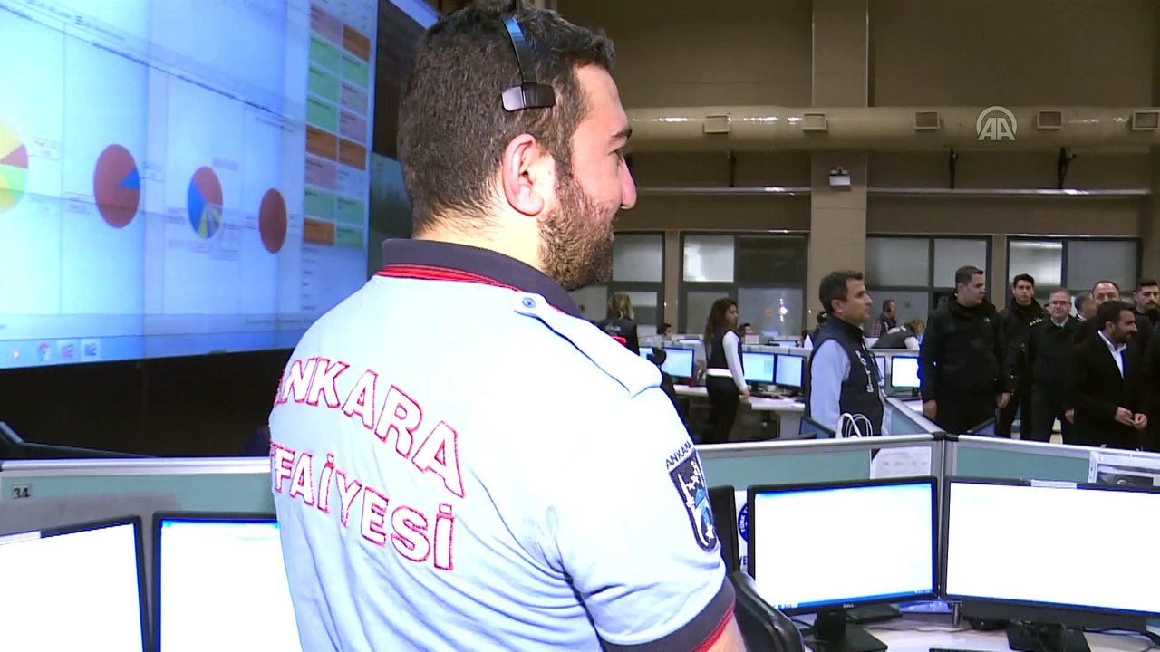 Ankara Valisi Şahin, 112 Acil Çağrı Merkezi'nde yılbaşı tedbirlerini denetledi