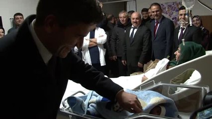 Yeni yılın ilk bebekleri doğdu