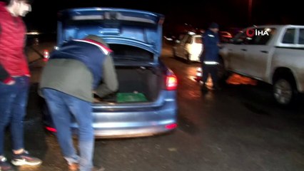 Vali Nayir, yılbaşında uygulama yapan polis ve jandarma ekiplerini ziyaret etti