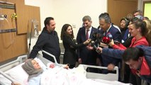 İstanbul Valisi Yerlikaya, 2020 yılının ilk bebeğini ziyaret etti  - İSTANBUL