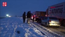 Diyarbakır-Şanlıurfa kara yolu kardan kapandı! Kilometrelerce kuyruk oluştu