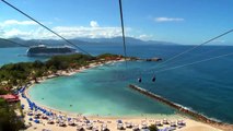 Tyrolienne paradisiaque au-dessus d'une plage à Haïti !