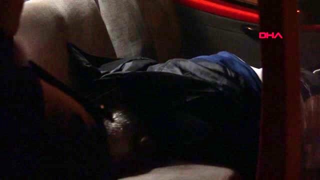 Minibüsüyle meyve satan seyyar satıcı aracında ölü bulundu