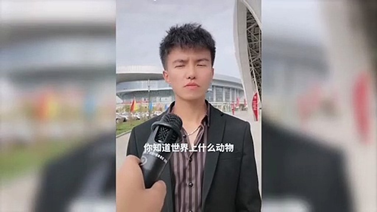 本来万博采访准备恶搞一下，结果尴尬了