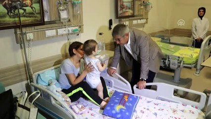 Vali Gürel'den, yeni yılda görevlilerinin başındaki personele ziyaret