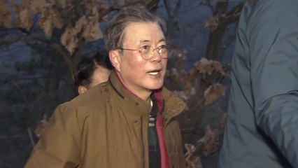 문 대통령, 의인들과 함께 새해 해맞이 산행 / YTN