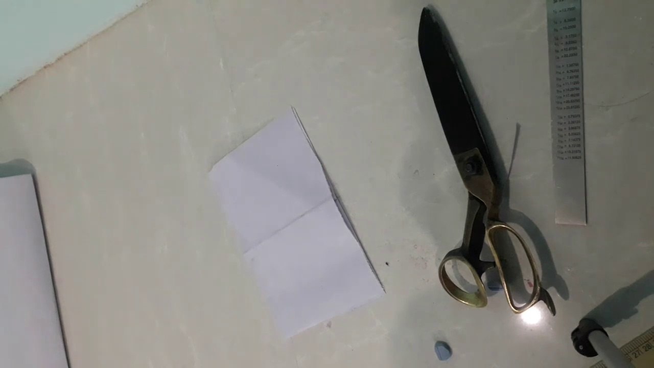 Boat_neck_cutting_and_designing_with_dori_dekhte_hi_pasand_aayega_design(720p)