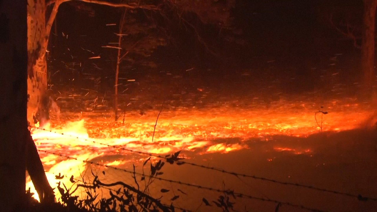 Australia fires: thousands take refuge on beaches and boats as deadly flames rip through towns