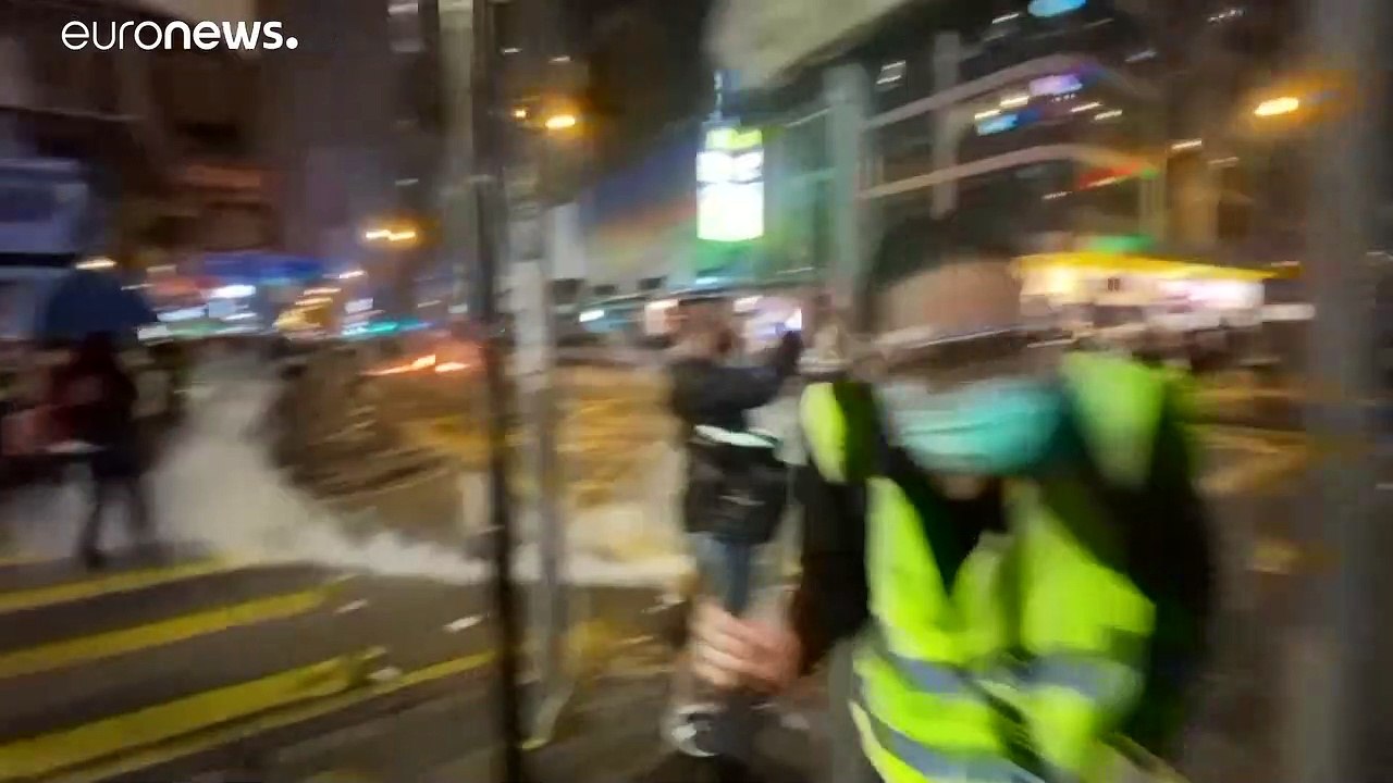 Nochevieja de gases lacrimógenos y detenciones en Hong Kong