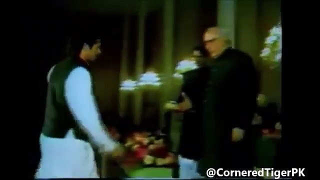 Pakistan 1992 World Cup Winners Receiving Medals From President Ghulam Ishaq Khan