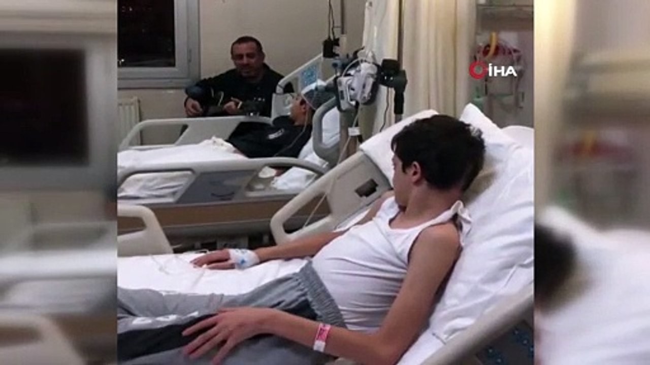 Haluk Levent verdiği sözü tuttu, hastanede minik hayranlarına konser verdi