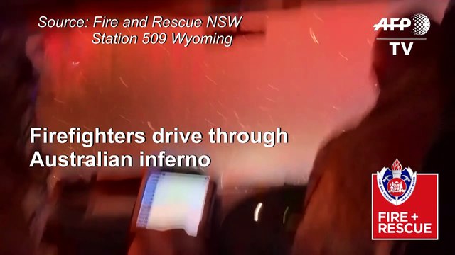 Australia scrambles to reach thousands stranded by bushfires