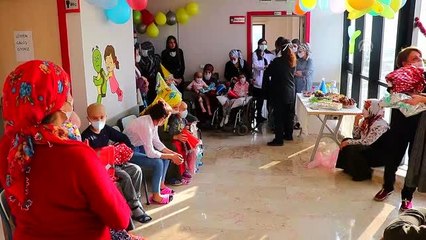 Lösemili çocuklar yeni yıla yeni hediyelerle girdi