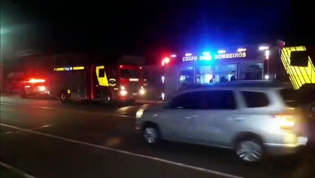 Caminhonete pega fogo e o Corpo de Bombeiros é mobilizado no Claudete