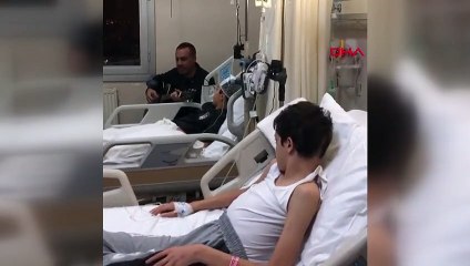 Haluk Levent'ten hastanede küçük hayranlarına yılbaşı konseri