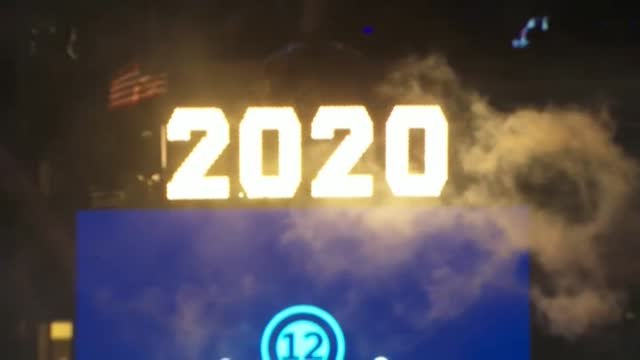 Los besos protagonizan la tradicional celebración del Año Nuevo en Times Square