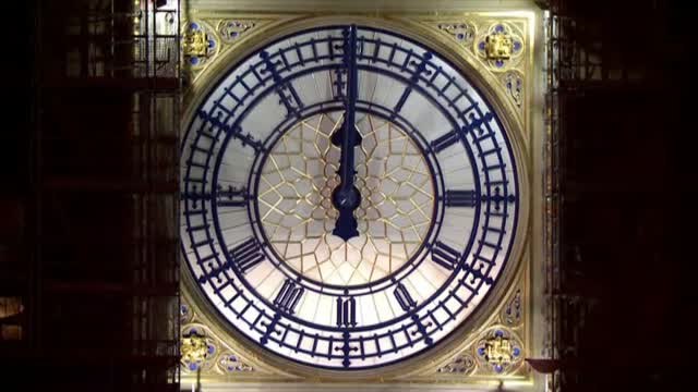 Londres le da la bienvenida al Año Nuevo con el mejor juego de fuegos artificiales de su historia