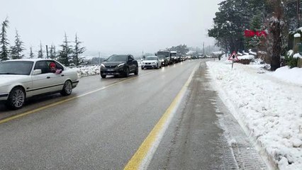 Bursa uludağ'a tatilci akını; 5 kilometre araç kuyruğu oluştu