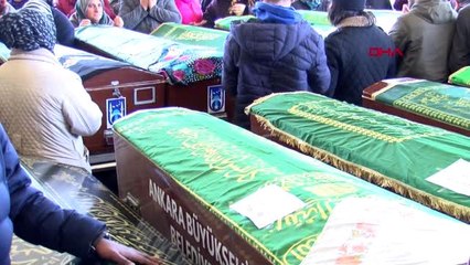 Trafik kazasında ölen 2 kadın son yolculuğuna uğurlandı