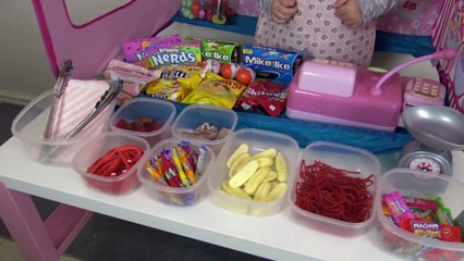 Sophia, Isabella e  Alice  em o Shopping dos doces