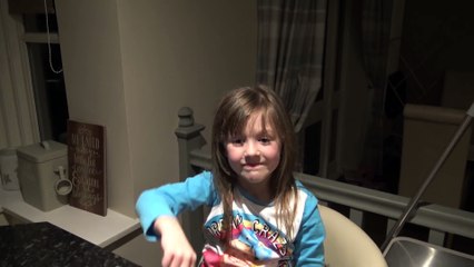 Sophia, Isabella e  Alice Jogando o Jogo da Charada Infantil