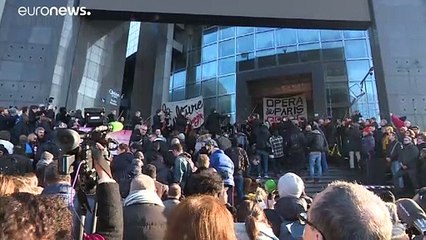 حين يُضبط نبض الفن على نبض الشارع.. موسيقى بالمجان في باريس تضامنا مع المضربين