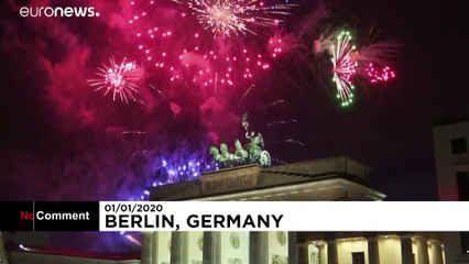 Праздничные салюты в новогоднюю ночь