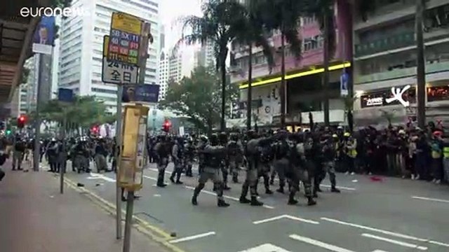 Гонконг: мирного марша не получилось