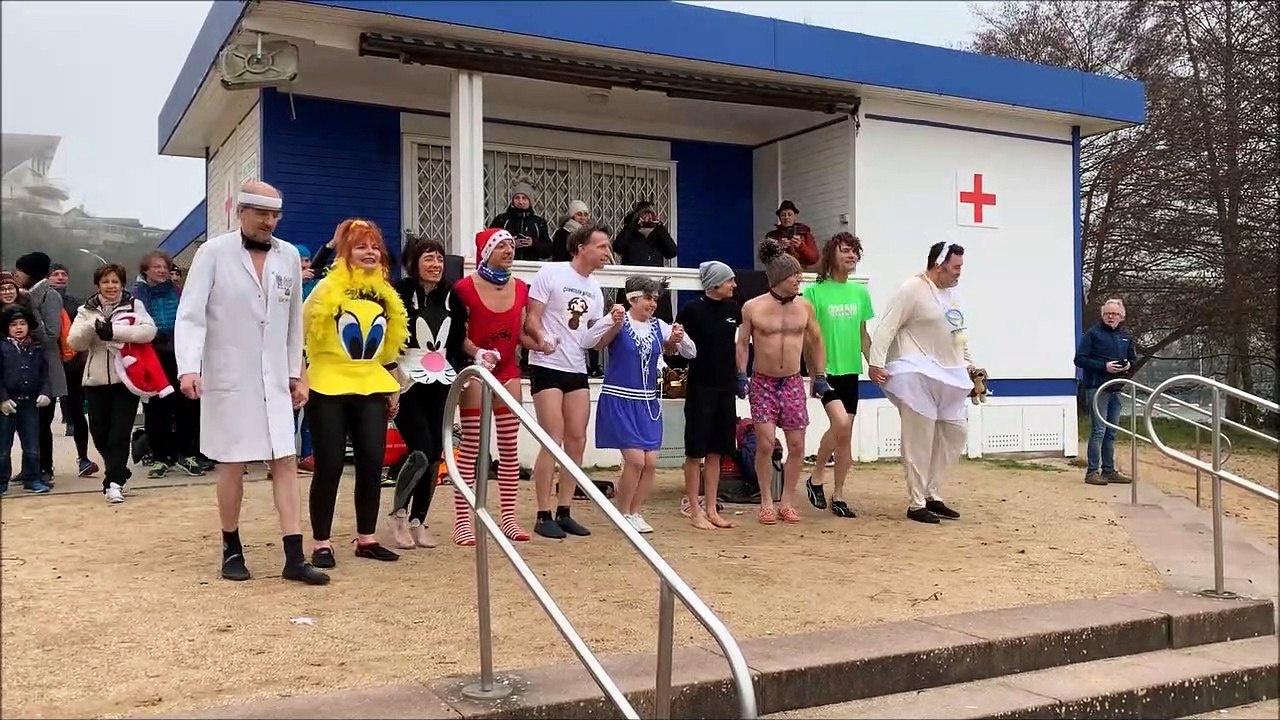 Dijon : la nouvelle année fêtée dans les eaux du lac Kir