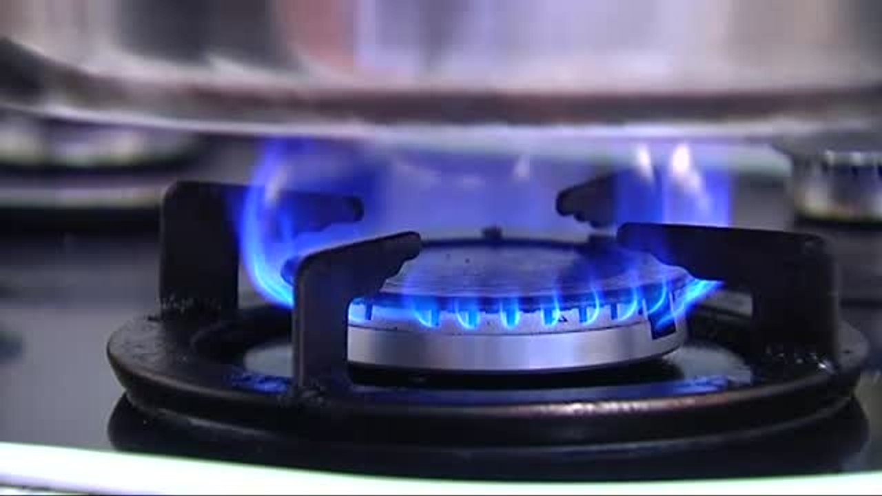 La factura del gas baja un 4% y la luz mantiene...