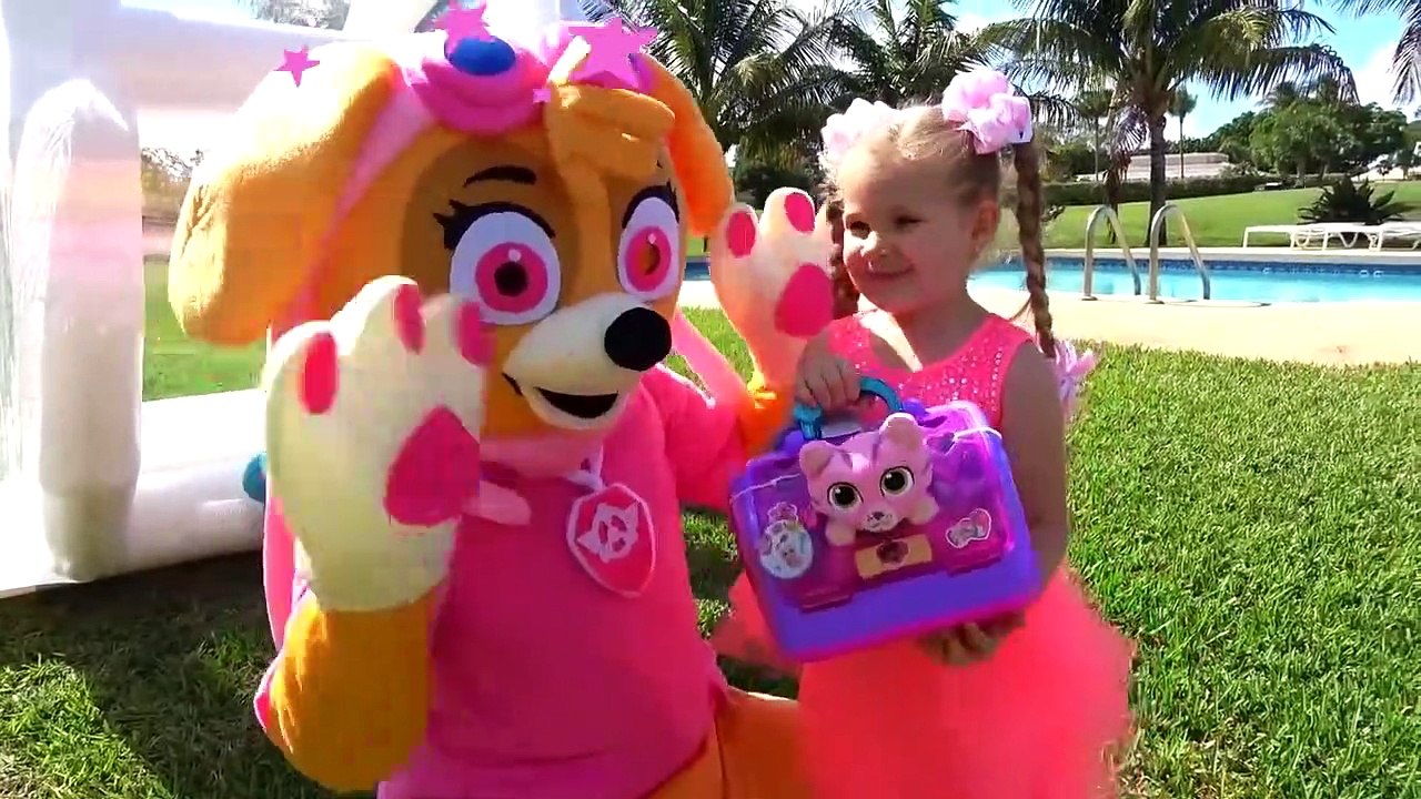 Diana y Roma - cuentos infantiles sobre juguetes inflables