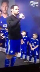 Este niño da una lección de modales al capitán de un equipo de la Premier League inglesa