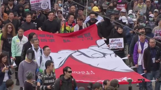 홍콩 새해 첫날 대규모 시위... 100만 명 참여 추산 / YTN