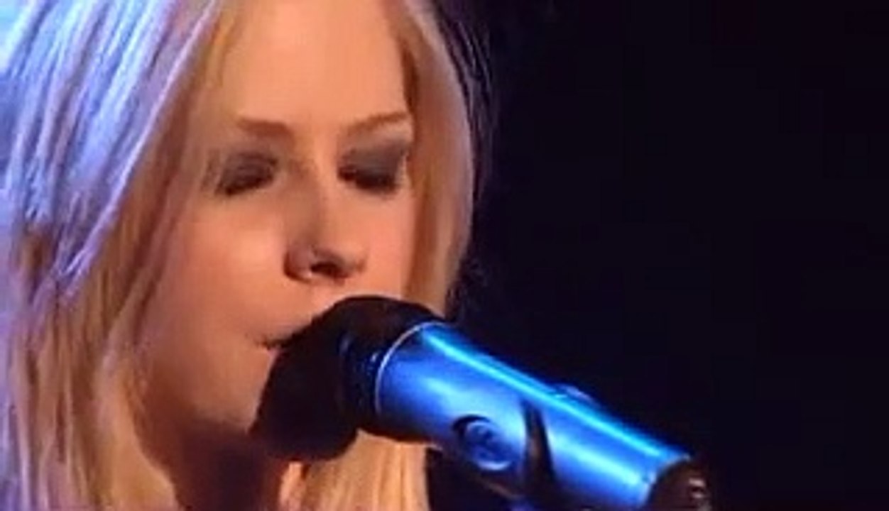 Avril Lavigne - Nobody's Home live at Budokan