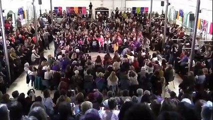 El lacrimógeno circo feminista de Irene Montero para parir a los "trillizos reaccionarios"