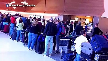 Muere en pleno vuelo y los pasajeros pasan dos horas con el cadáver a bordo