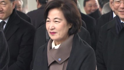 추미애 법무장관, 현충원 참배로 공식 일정 시작 / YTN