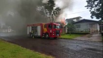 Casa de madeira é destruída por incêndio no São Cristóvão