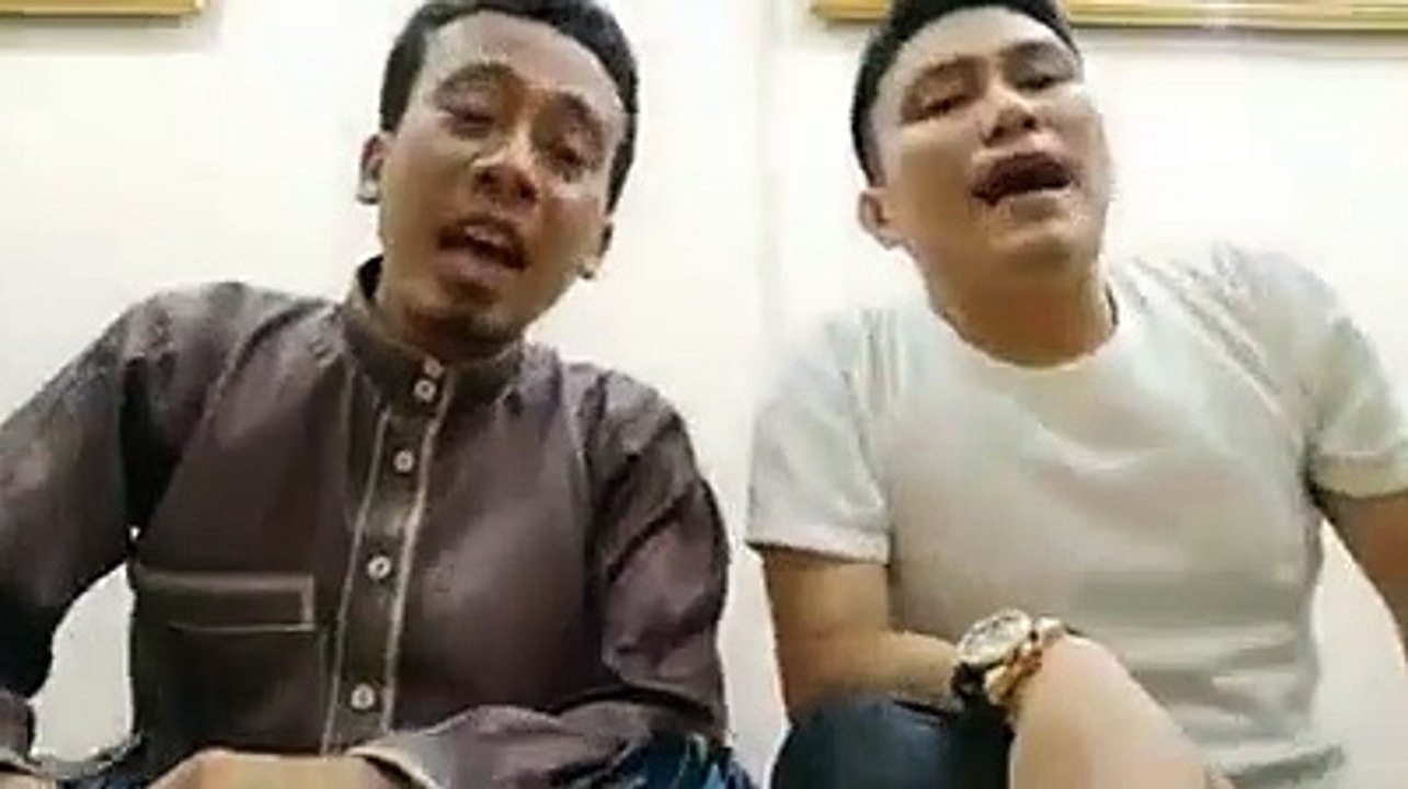 Two brothers reciting Holy Quran what a amazing recite