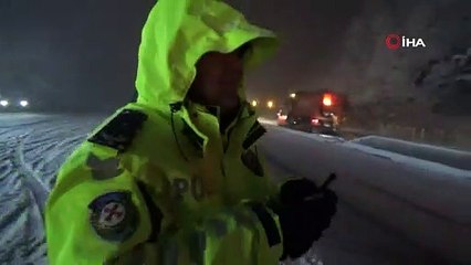 Yolda kalan sürücülere polis desteği