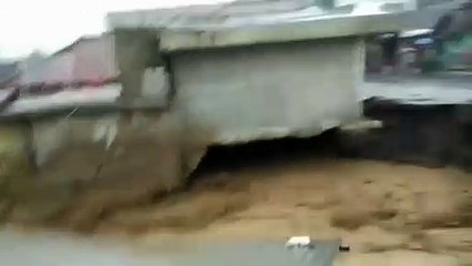 Jakarta in preda alle alluvioni che fanno già morti e feriti