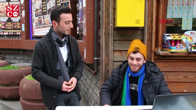 Kemençe sesini duyunca yerinde duramıyor