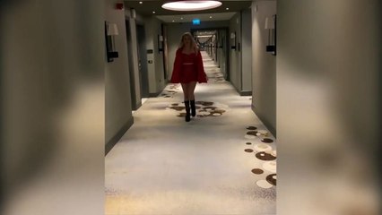 Aleyna Tilki kırmızı kıyafetiyle beğeni topladı!