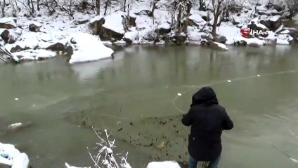 Habur Çayı'nda Eksi 18 Derecede Balık Tutuyorlar