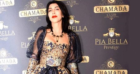 Hande Yener, siyah tüllü mini elbisesiyle hayal kırıklığına uğrattı