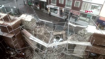 Kocaeli cami inşaatının duvarı yağmur nedeniyle çöktü