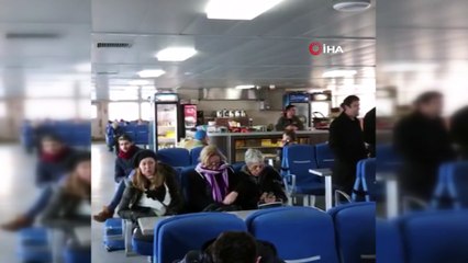İçinde ambulans olan feribot fırtına nedeniyle geri döndü