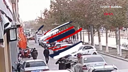 Fren ile gazı karıştırdı berber dükkanına girdi