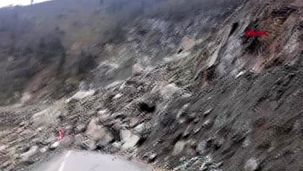 Giresun'da heyelan yolu kapattı